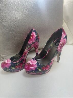 Guess Floral High Heel Platform Pumps in Pink and Navy 7.5